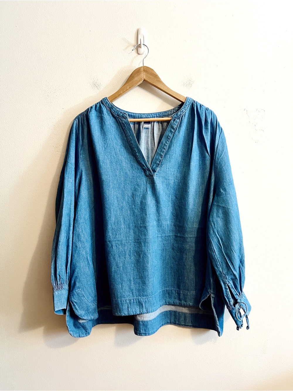 nwt old navy split-neck puff-sleeve jean blouse